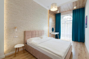 LEOGRAND Three Bedrooms VIP Apartments on Kniazia Romana 12